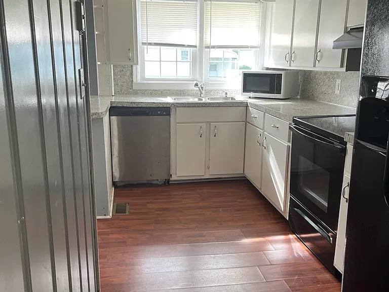 3810 Bluff Rd — Photo 5