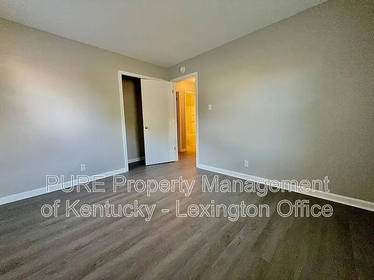 2408 Shandon Dr — Photo 18