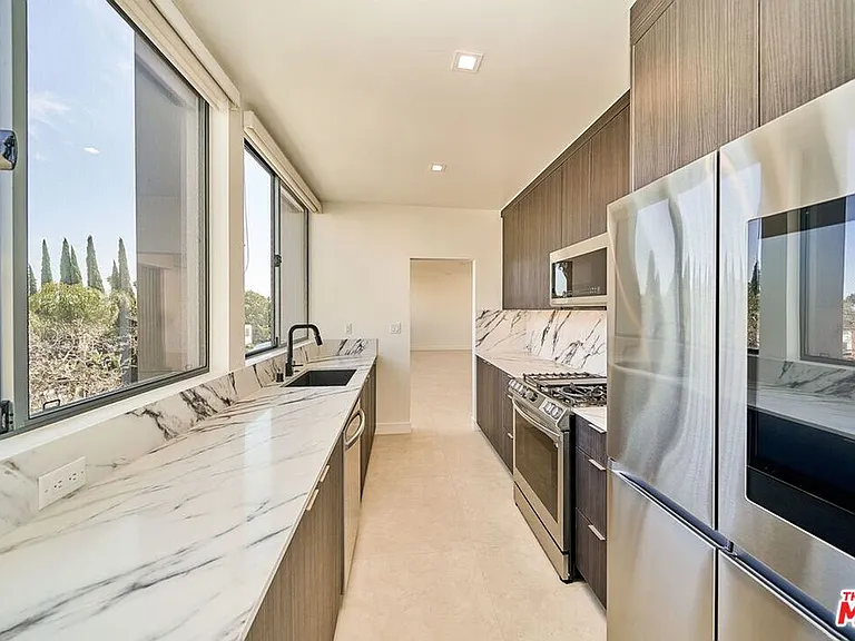 145 S Maple Dr #401 — Photo 15