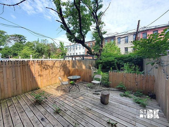 5th image of 335 Marion St APT 1