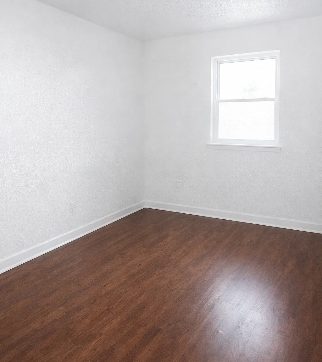 6 bed, $2,800 — Photo 3