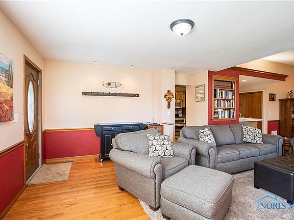4th image of 102 Dogwood Dr
