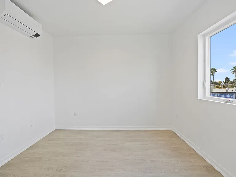 Highland Pacifica Apartments — Photo 16