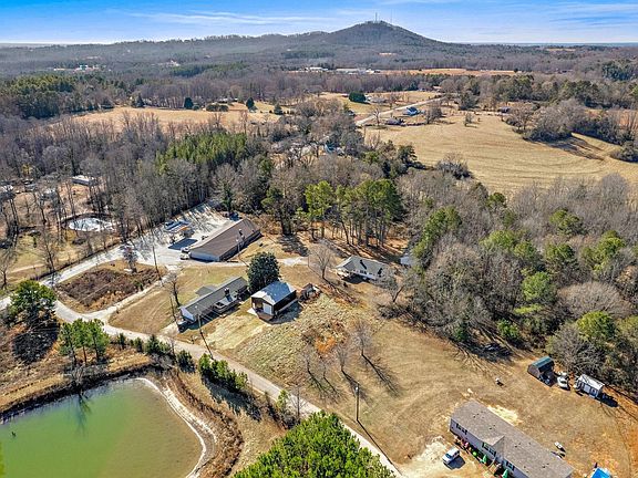 3rd image of 117 B Hunter Rd