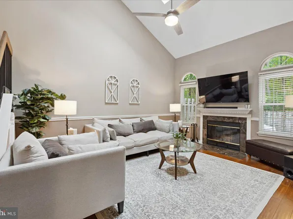 52 Kettlebrook Dr, Mount Laurel, NJ 08054