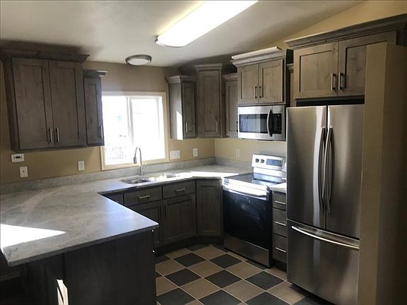 4th image of 2881 Vesta St