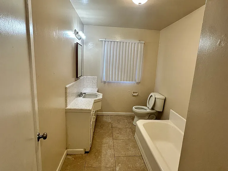 2614 E Michigan Ave — Photo 6
