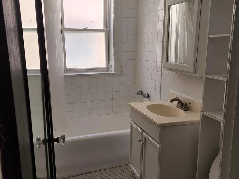Everett Apartments — Photo 12