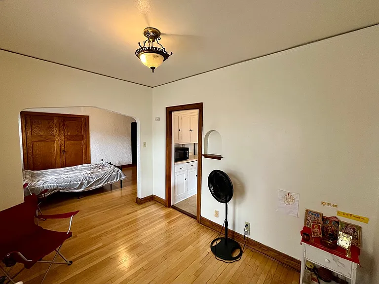 4422 N Oakland Ave — Photo 5