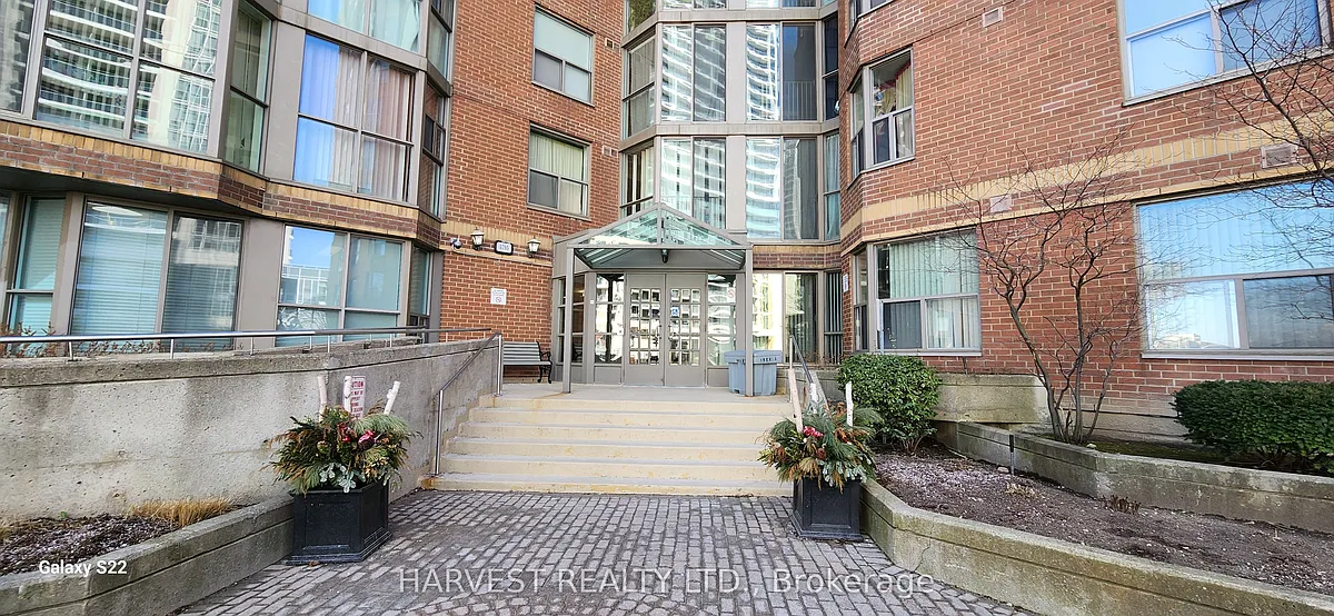 Building Photo - 5795 Yonge St #315