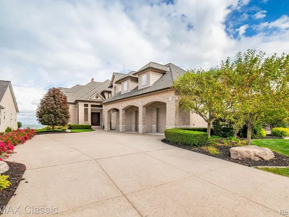 37770 Lakeshore Dr, Harrison Township, MI 48045