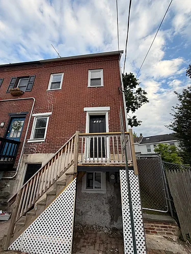 324 W Chestnut St Photo 1
