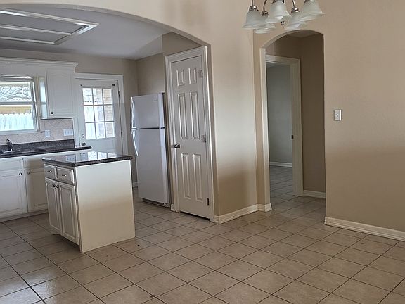 5th image of 1901 Treasure Oaks Dr