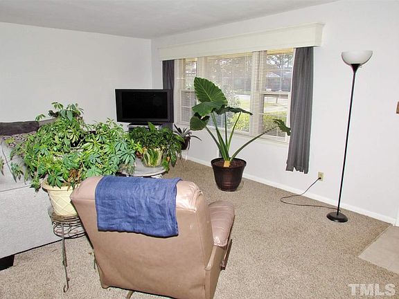 3rd image of 2405 Brenda Dr