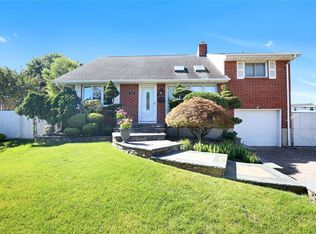 240 Normandy Rd, Massapequa, NY 11758