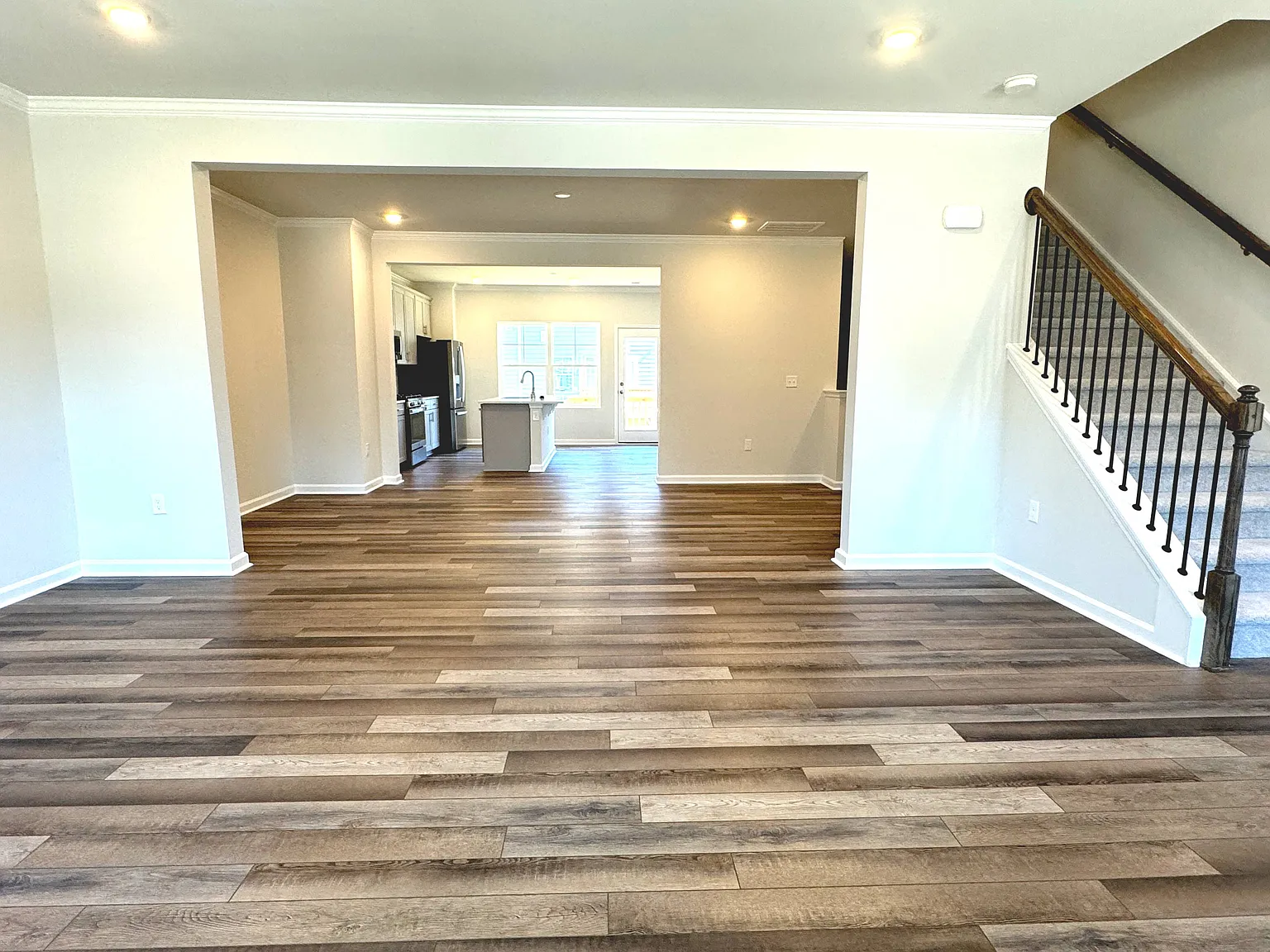 4 bed, 3.5 bath, 2410 sqft, $2,420 — Photo 4