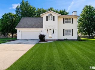 117 Hoelting St, Farmersville, IL 62533