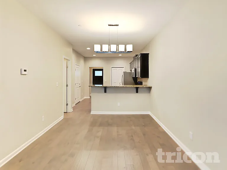 405 Riverwood Ct — Photo 3