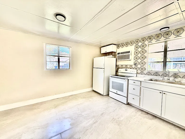 804 W Saint Petersburg Dr #804 — Photo 15