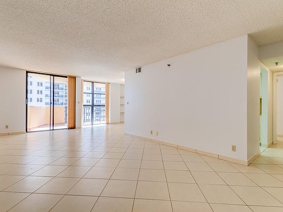 3rd image of 2401 Collins Ave #1313