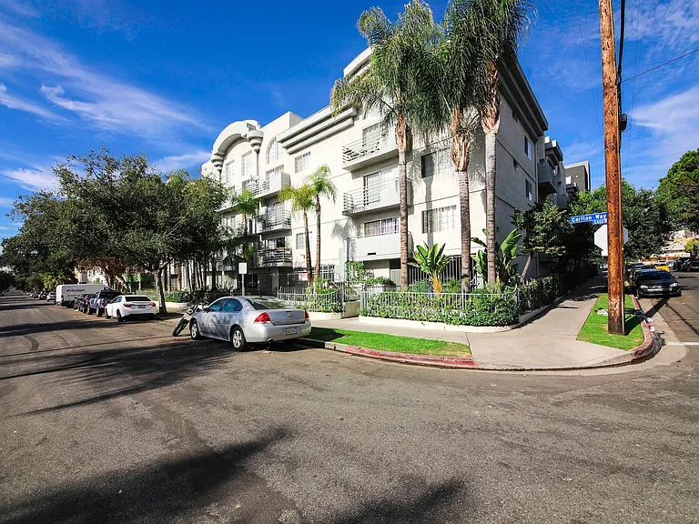 Sterling Court Apartments — Photo 7