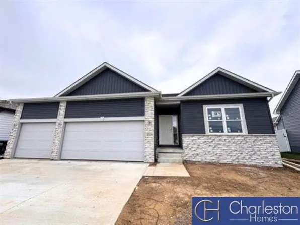 5504 Leawood Cir, Papillion, NE 68133
