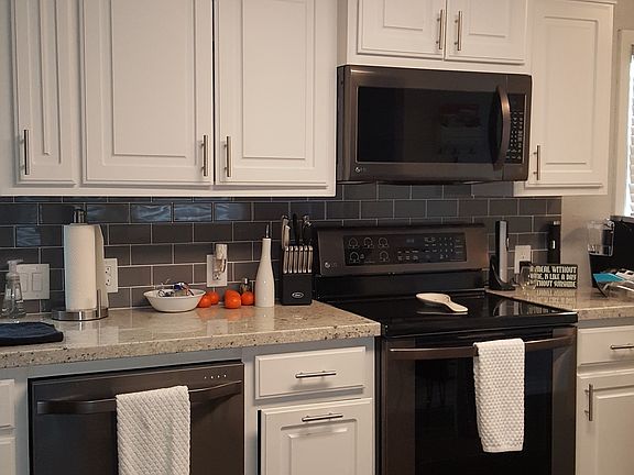 5th image of 2710 Tyler Ave