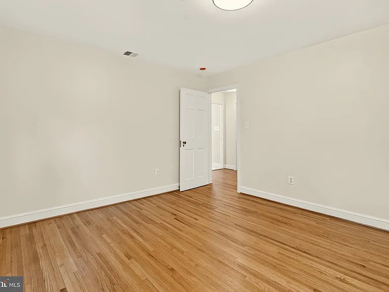 2375 N Vernon St — Photo 42