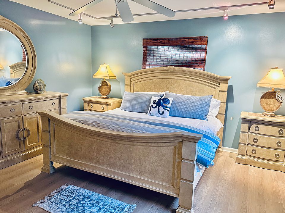 Large comfy King Size Bed and dresser for long stays!