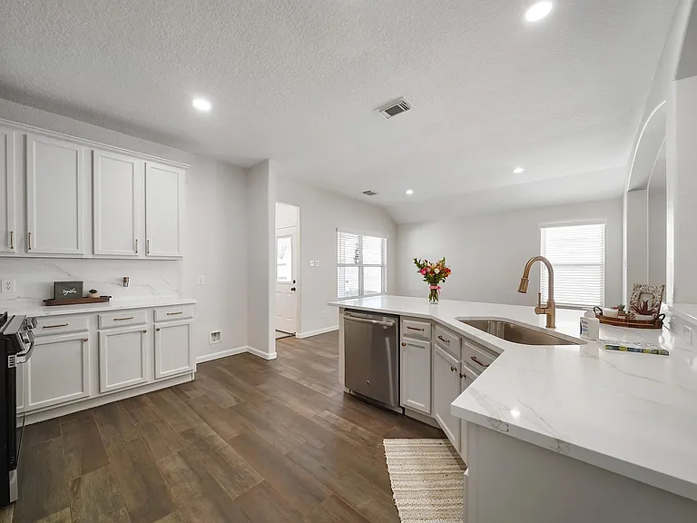 3301 Clover Hill Ln — Photo 14