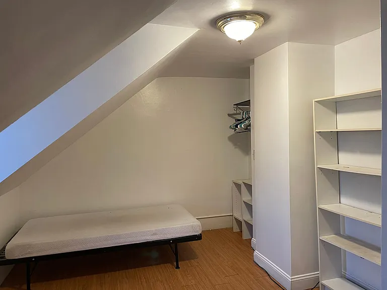 24 Browns Ave #5 — Photo 3