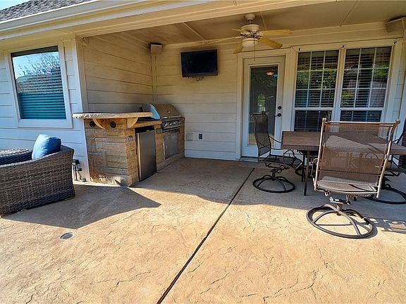5th image of 8109 Twin Oaks Dr