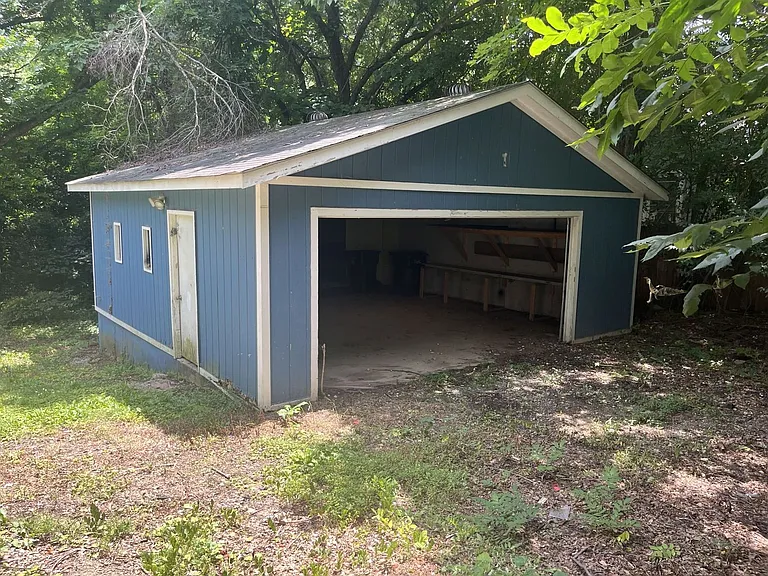 975 Old Charlotte Rd — Photo 30