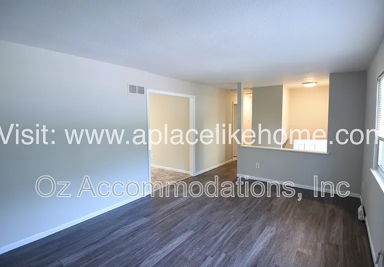 5521 Perry Ln — Photo 11