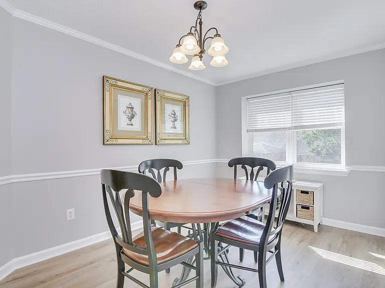 662 Tara Ln — Photo 12