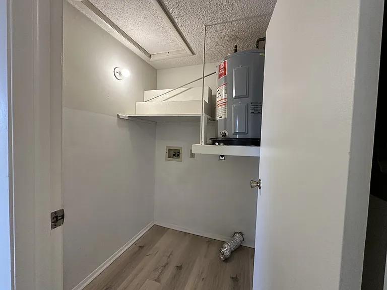 4022 Beaver Ln #1000H — Photo 12