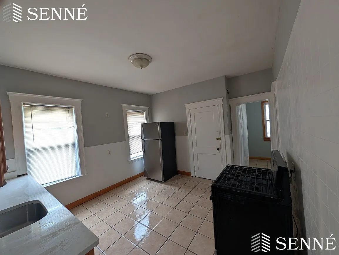 2 bed, 922 sqft, $3,495 — Photo 2