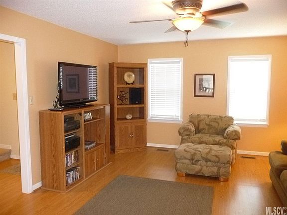 2nd image of 2487 Country Acres Cir
