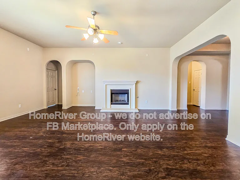 643 E Sandra Ln — Photo 2