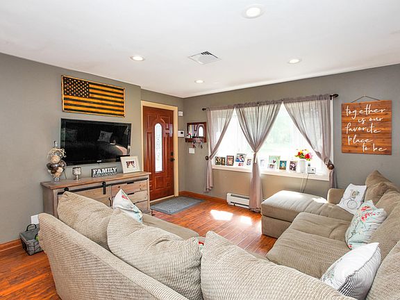 5th image of 22 Smith Ln