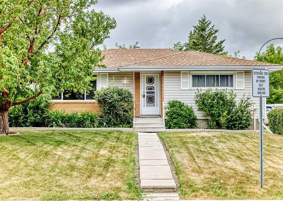 1st image of 1 E Cochrane Cres