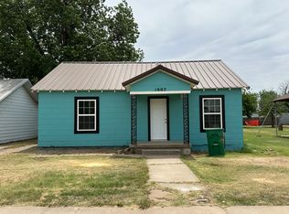 1007 W 3rd St, Quanah, TX 79252