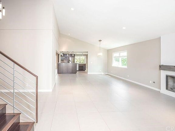 4th image of 704 Island View Dr