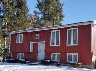 107 Coburn Rd, Tyngsboro, MA 01879