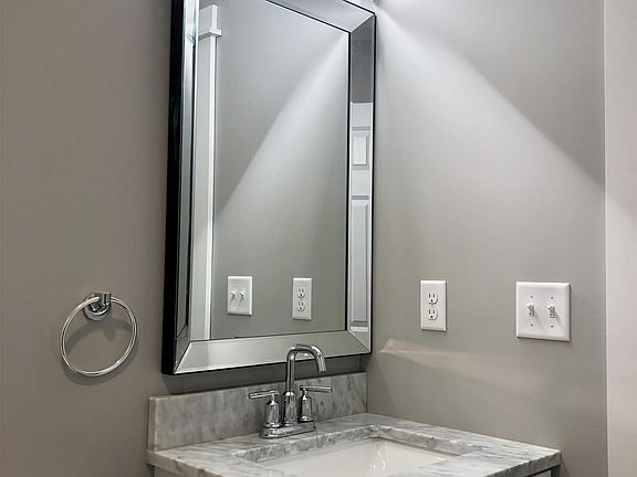 4th image of 201 West Ave APT 18
