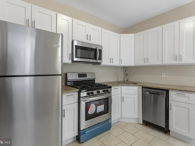2323 E Cambria St — Photo 8
