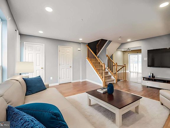 3rd image of 33 Branford Way