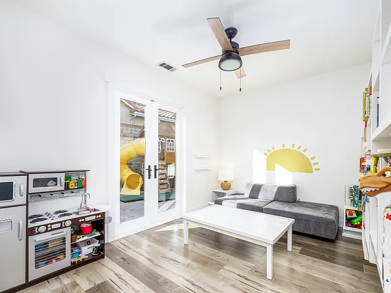 28080 Hayward Dr — Photo 11