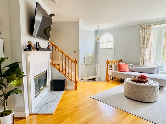 4th image of 3832 Charles Ave