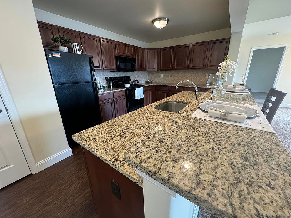 1st image of 3800 Birchwood Cir #1B-1Ba-927Sqft